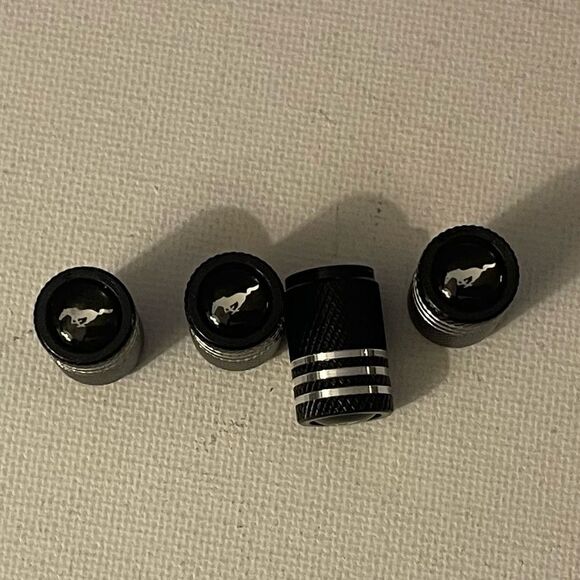 Mustang Logo valve Stem caps in Black set of 4 NWT - Picture 1 of 4